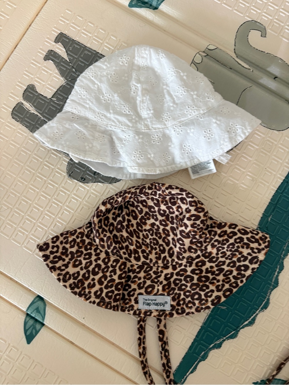 BABY GAP & FLAP HAPPY baby sun hat bundle